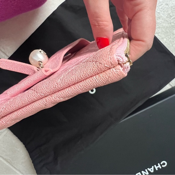 RARE Authentic CHANEL “Night by the C” Large Ocase 19S
Iridescent Pink Caviar - Picture 13 of 16